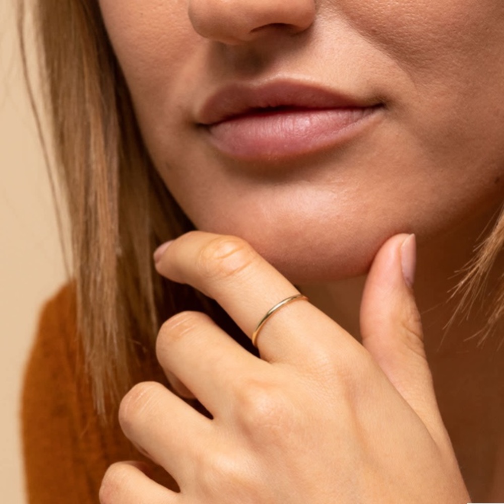 Mejuri Stacker Ring 14k Yellow Gold. Details on the ring in the picture posted.